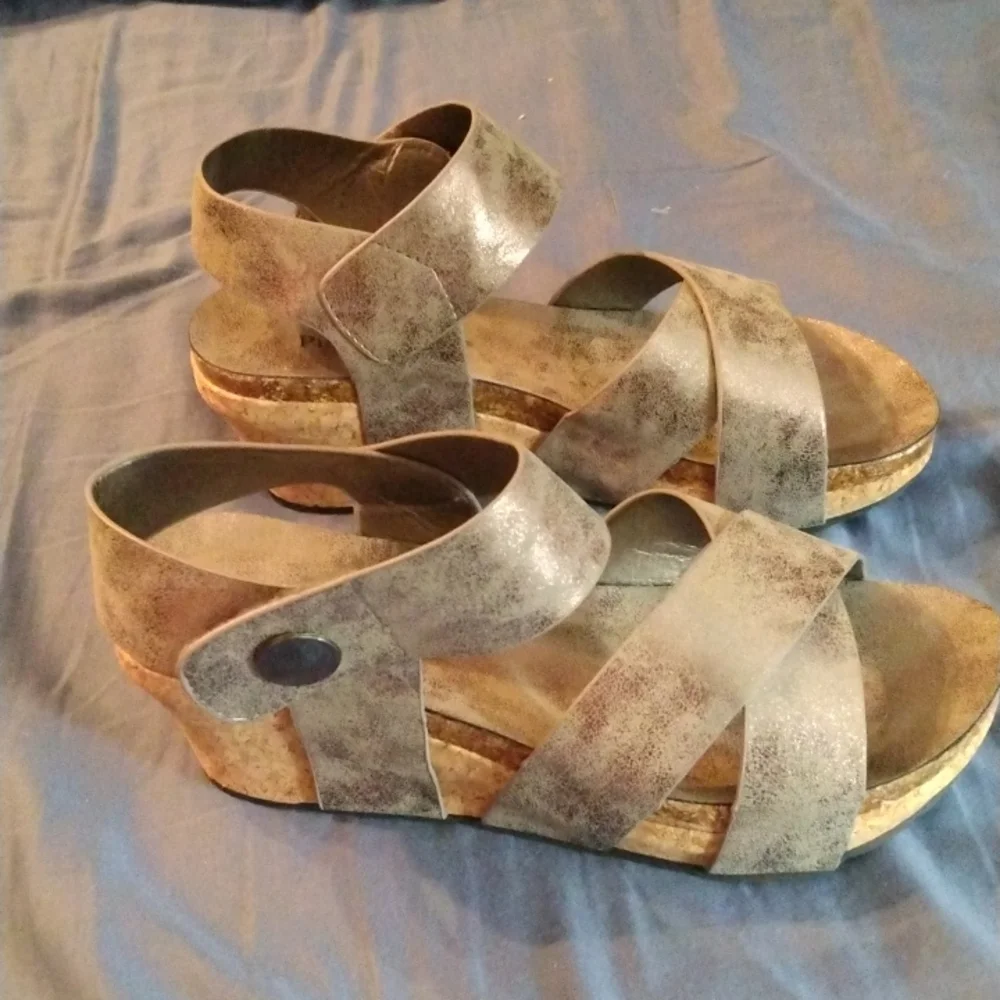 Shoes - Picture 2 of 4